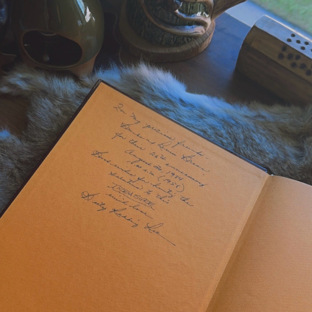 🐝𝙵𝚊𝚖𝚘𝚞𝚜 𝚄𝚗𝚝𝚒𝚝𝚕𝚎𝚍  𝚋𝚘𝚘𝚔 🐝 - Picture 2 of 6